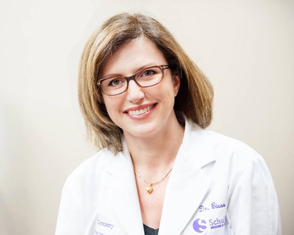 Dr. Anet Biuss